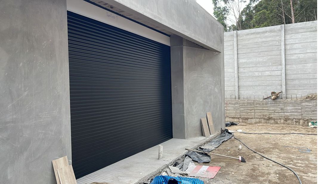 Persiana AHT recién instalada en obra