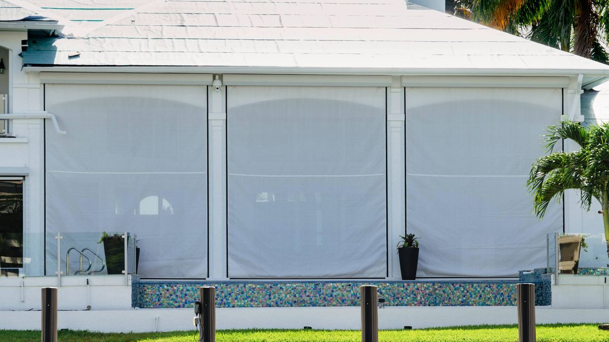 Screens cerrados en una terraza